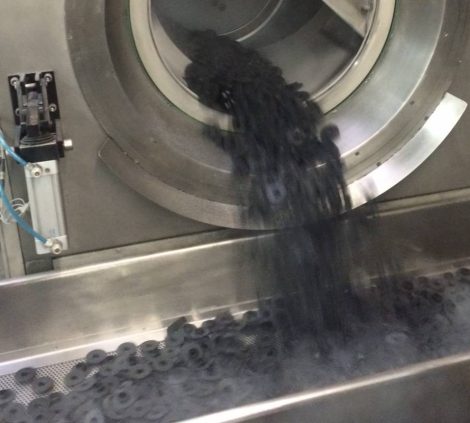 Basket Emptying Machine - Dieblast Deflashing Compounds Suppliers